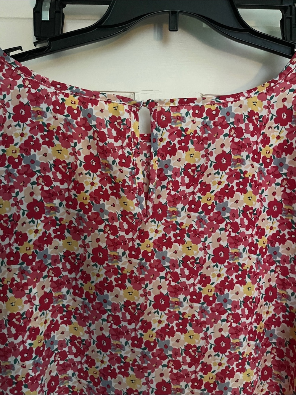 Fun2fun Floral Cap-Sleeve Women’s Top - Raspberry Multi - Picture 3 of 3